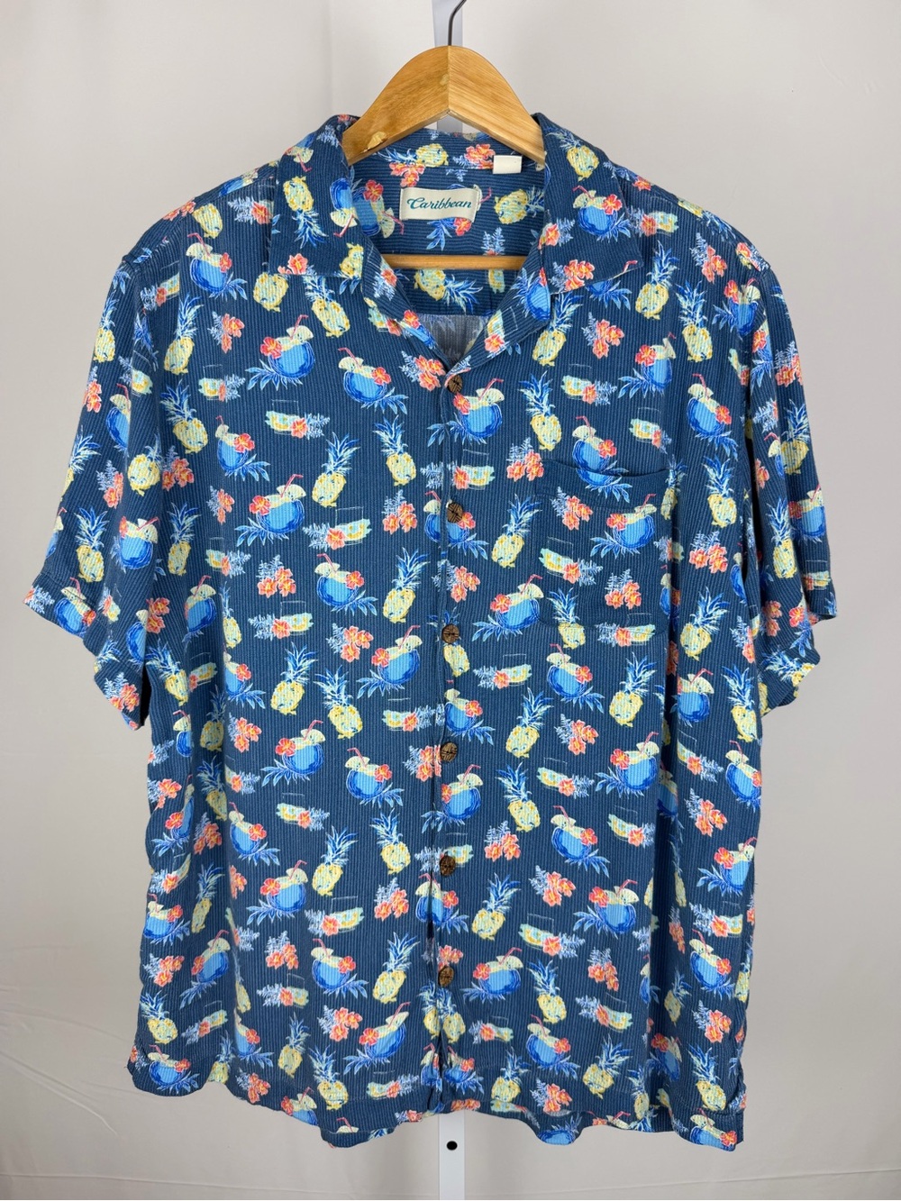 Caribbean Hawaiian Shirt L 100% Rayon Pineapple Cocktail Tiki Aloha Blue